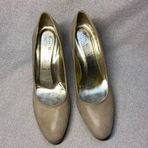 RON WHITE Womens Beige Leather Pumps Classic Slip On Heels Size 8
